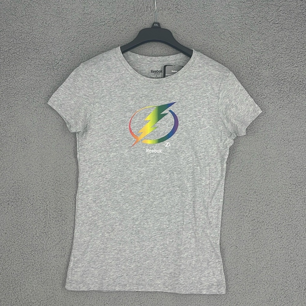 Tampa Bay Lightning NHL Reebok gray angled sleeves t-shirt women’s Large stretch